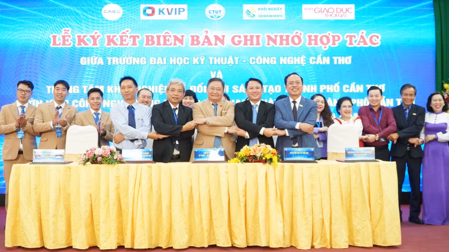 Lễ ký kết biên bản ghi nhớ hợp tác.