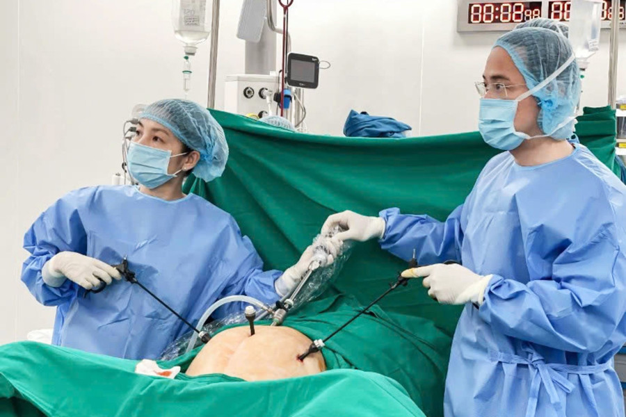 Ca phẫu thuật nội soi cắt tử cung toàn phần. Ảnh: BVCC. noi-soi-4.jpg