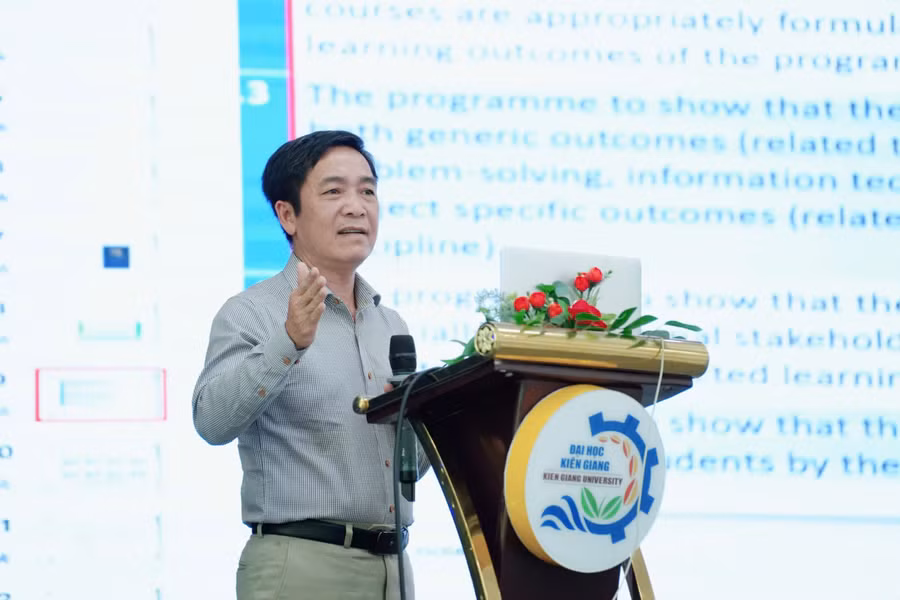 PGS.TS Nguyễn Trung Cang trình bày tổng quan về AUN-QA.