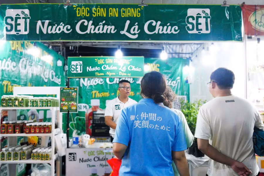 Gian hàng nước chấm lá chúc có mặt tại các chương trình Hội chợ xúc tiến thương mại.