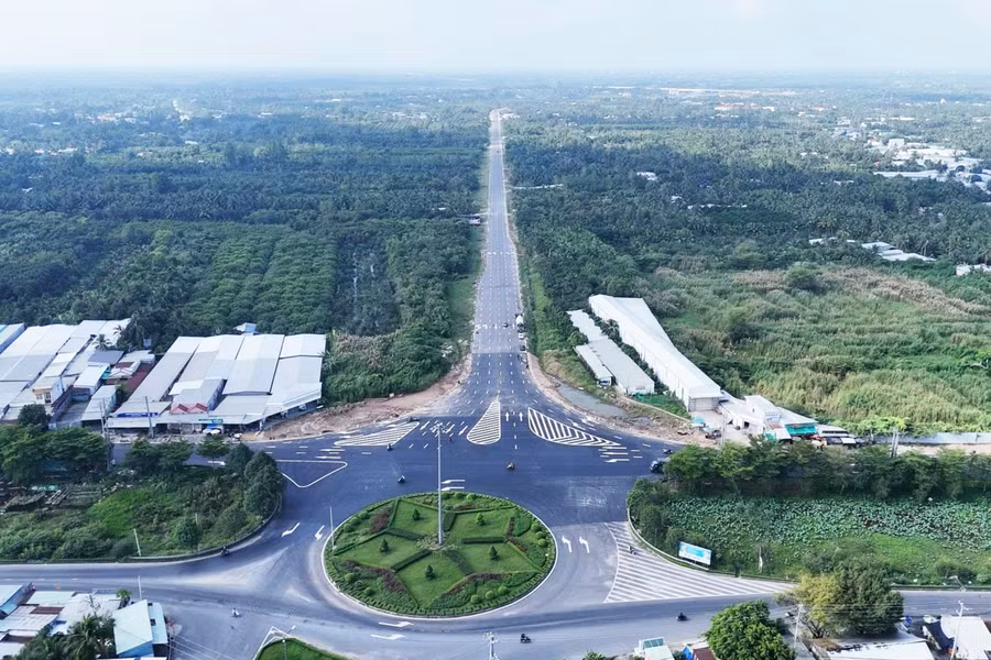 Từ vòng xoay Cái Cui, các phương tiện di chuyển vào nút giao IC2 để kết nối với cao tốc Cần Thơ – Cà Mau.