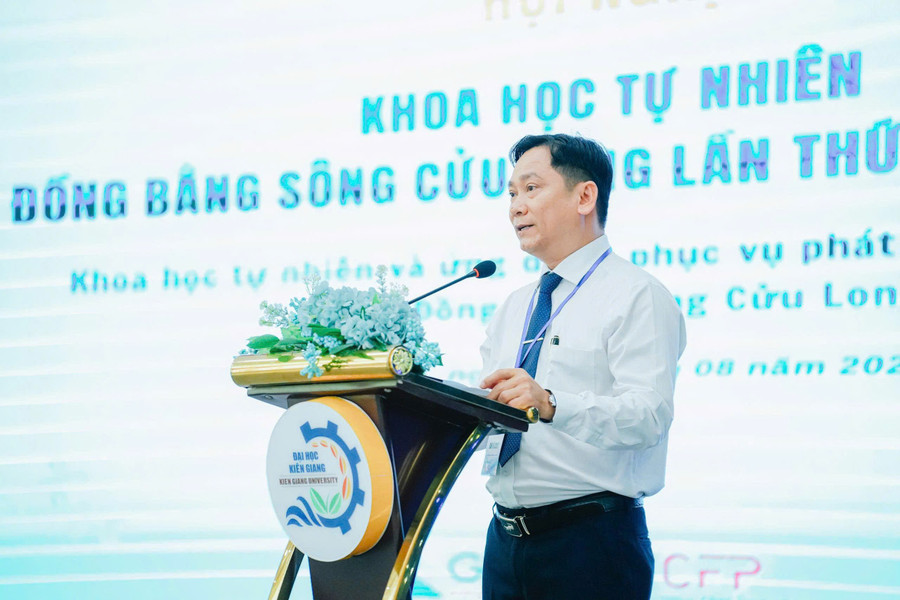 TS Nguyễn Văn Thành, Hiệu trưởng Trường Đại học Kiên phát biểu khai mạc Hội nghị. dai-hoc-kien-giang.jpg