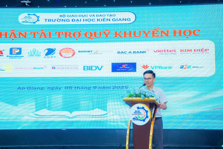 Ông Trịnh Bá Tuân, Quản lý tuyển dụng vùng miền Nam, Công ty Vinpearl Phú Quốc chia sẻ tại buổi lễ. dh-kien-giang-3.jpg