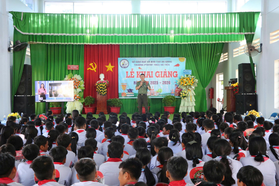 Toàn cảnh buổi tuyên truyền. Ảnh: Tiến Dũng. ma-tuy-ag-1.jpg
