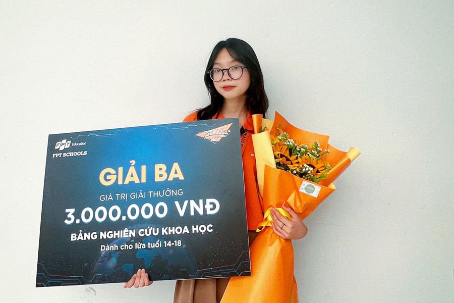 Nữ sinh từng đạt giải cao trong các cuộc thi Nghiên cứu Khoa học. Ảnh: NVCC. phuong-nghi-2-1.jpg