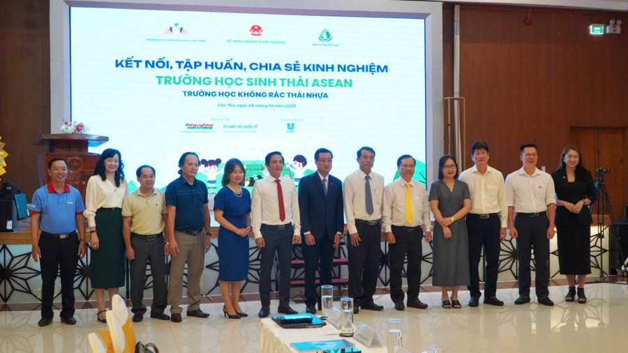 Các đại biểu tham dự Hội thảo. giao-duc-moi-truong-3.jpg