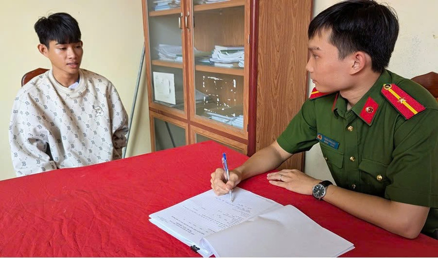 Đối tượng Phạm Duy Thanh (Nhơn Mỹ, An Giang) tại cơ quan Công an.