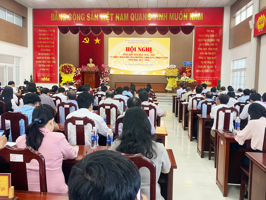 Quang cảnh buổi Hội nghị. tong-ket.jpg