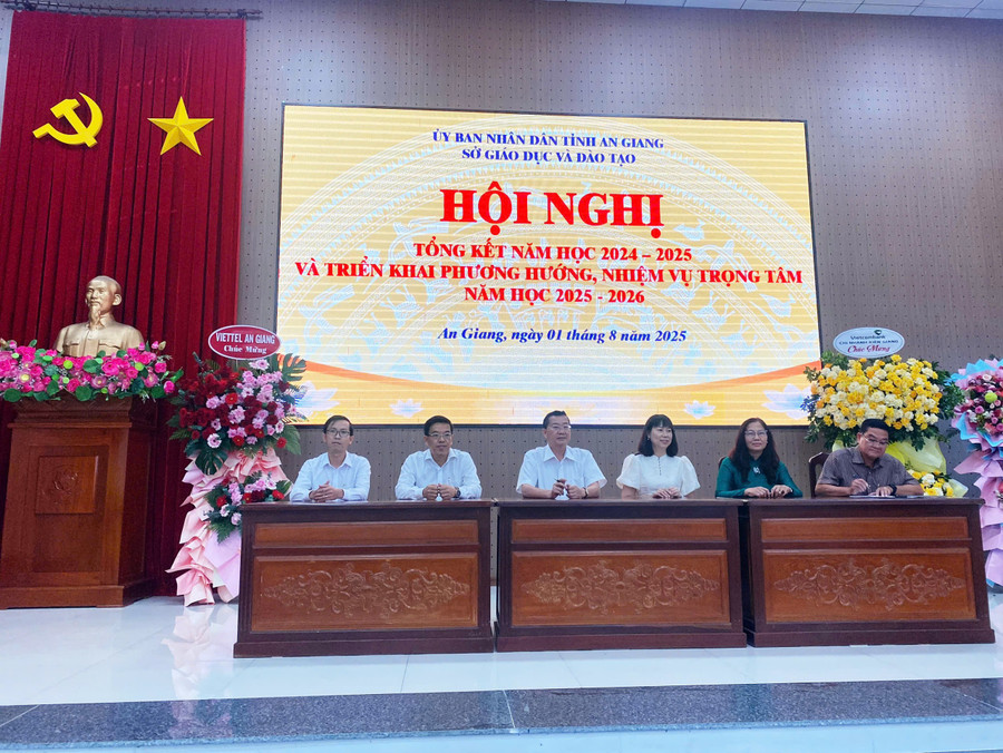 Các đơn vị ký kết duy trì phát triển tỷ lệ tốt nghiệp THPT năm học 2025 - 2026. tong-ket-1.jpg