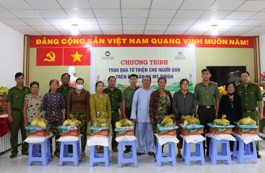 cong-an-tu-thien-4.jpg
