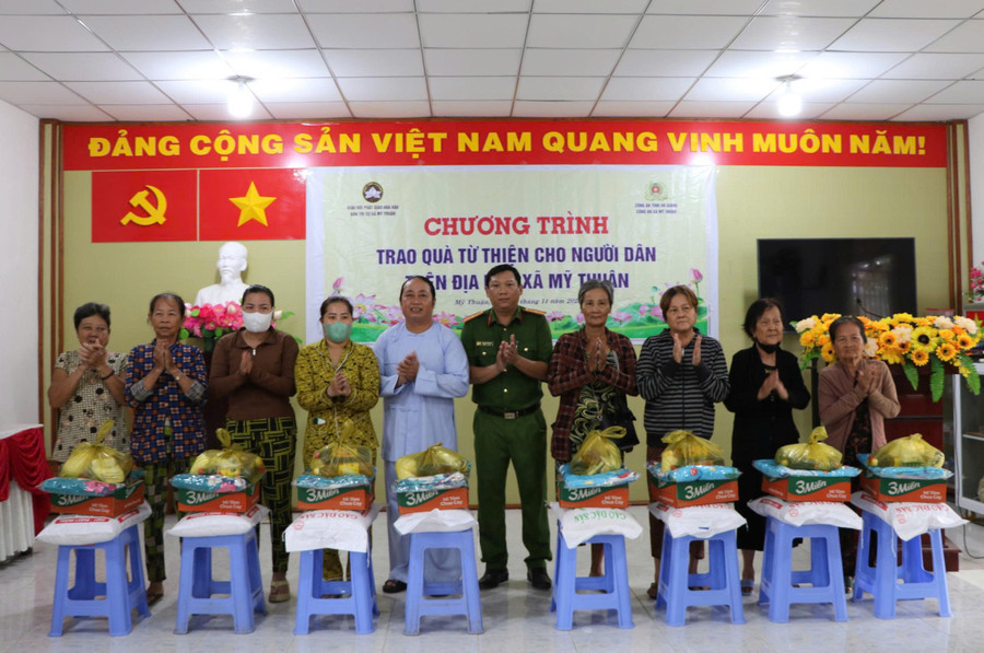 cong-an-tu-thien-6.jpg