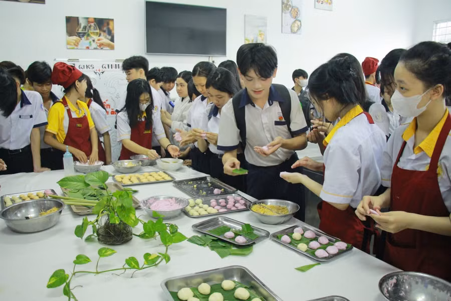 Học sinh trải nghiệm, khám phá ngành nghề tại Trường CĐ Kiên Giang