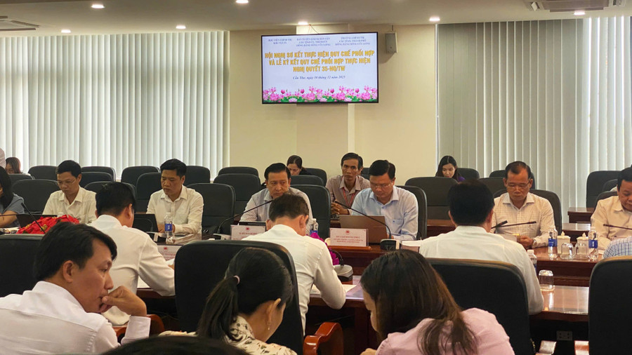 Các đại biểu tham dự hội nghị. chinh-tri-iv-1.jpg