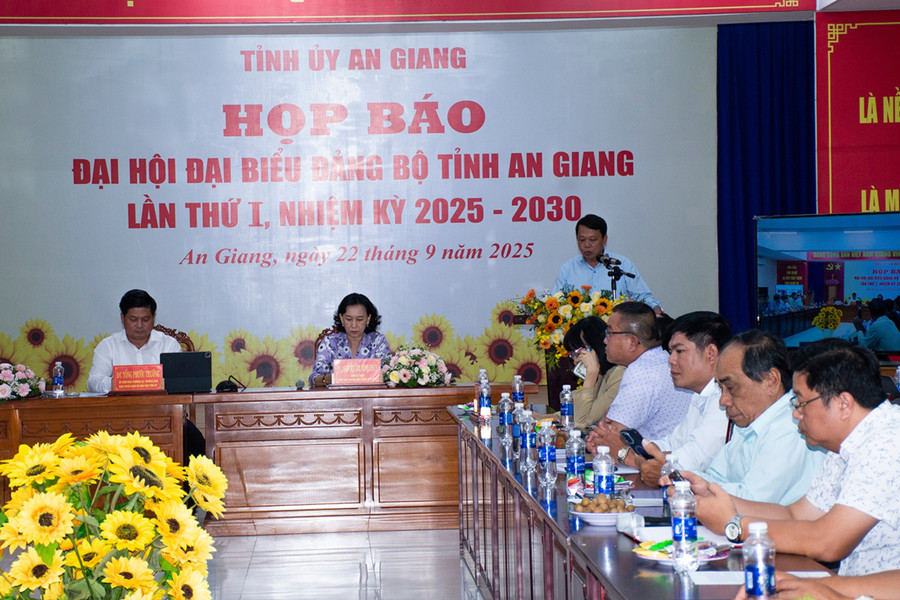 Quang cảnh buổi Họp báo.