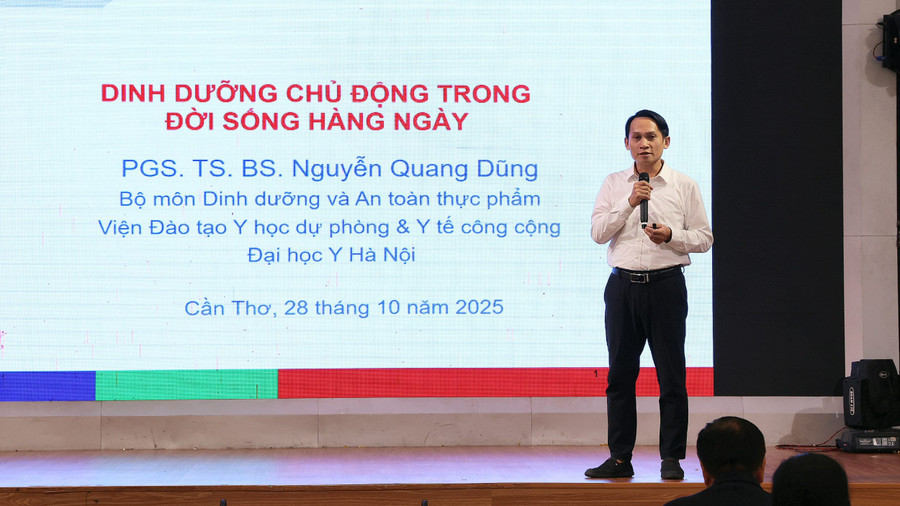 PGS.TS BS Nguyễn Quang Dũng chia sẻ tại Hội thảo. phu-nu-ct-5.jpg