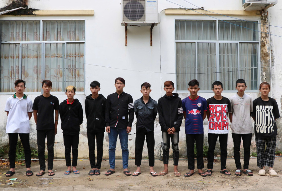 Nhóm thanh thiếu niên có hành vi quậy phá, gây rối trật tự ở Phú Quốc. Ảnh: Tiến Dũng. thanh-thieu-nien-0.jpg