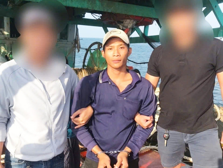 Đỗ Hoàng Tùng bị lực lượng trinh sát bắt giữ.