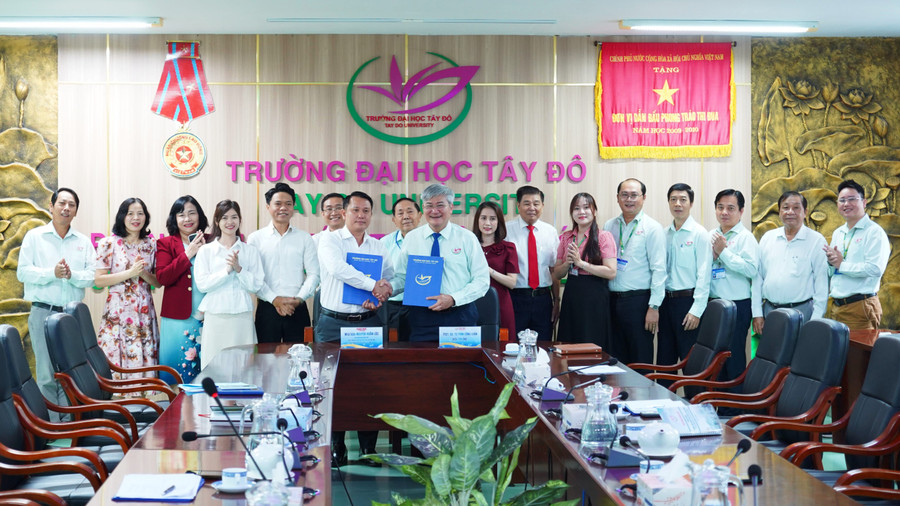 Lễ Ký kết Thỏa thuận hợp tác truyền thông.