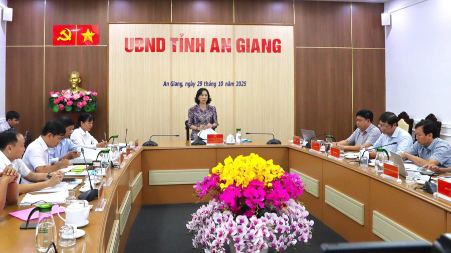 Quang cảnh buổi làm việc.