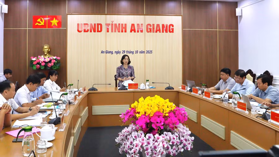 Quang cảnh buổi làm việc.