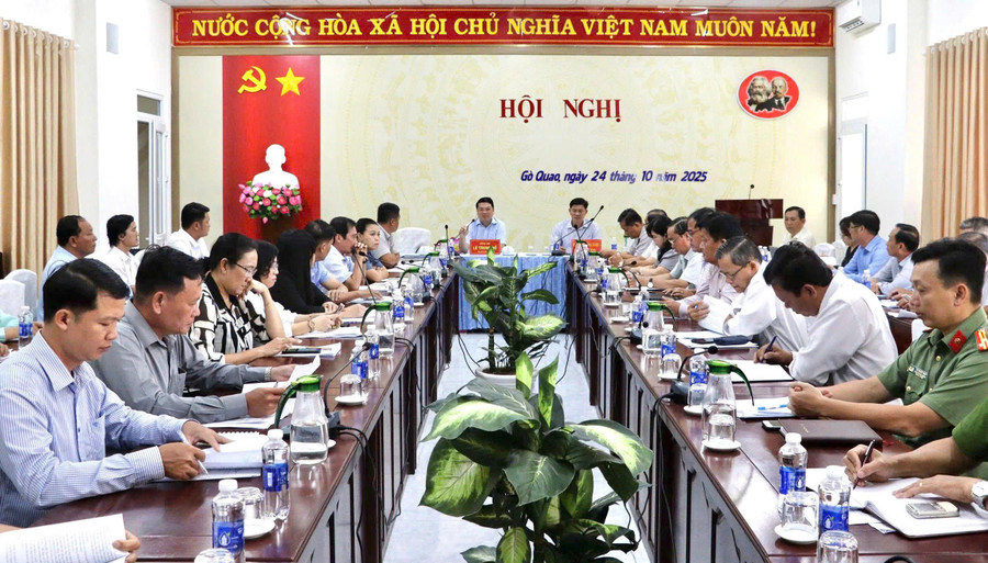 Quang cảnh cuộc họp. ag-dua-ghe-ngo-1.jpg