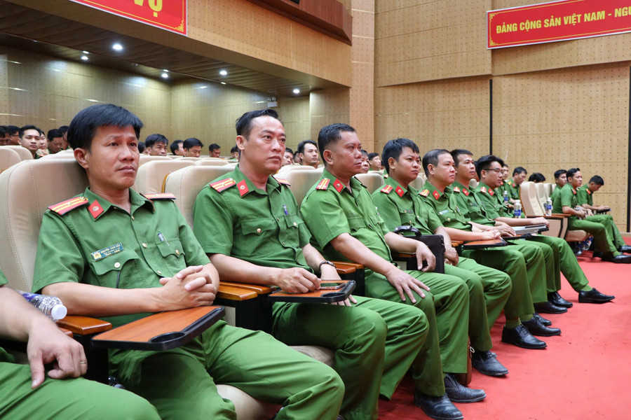 Cán bộ, chiến sĩ tham dự lớp tập huấn. Ảnh: Tiến Dũng. cong-an-cap-xa-3.jpg