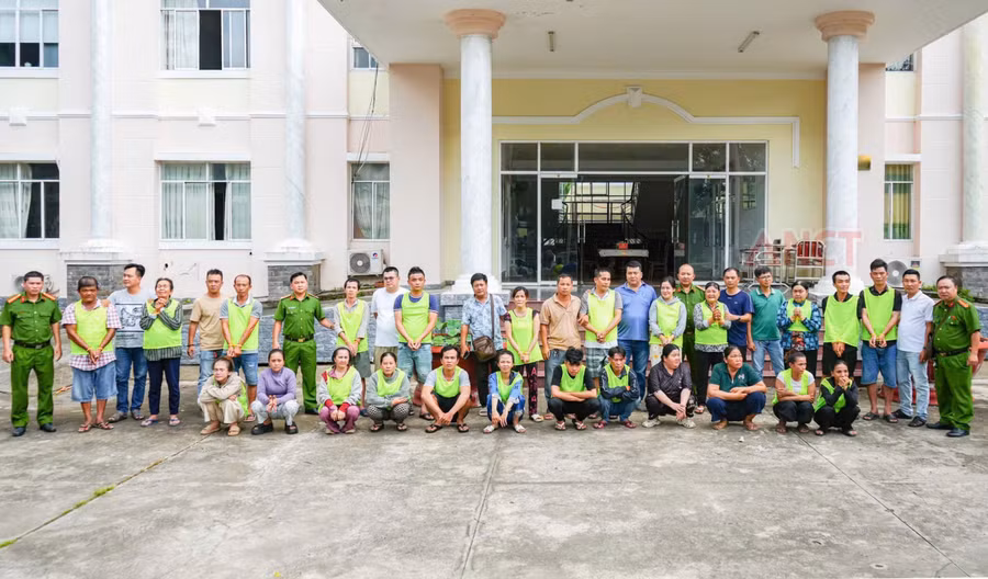 Các đối tượng tại cơ quan Công an.