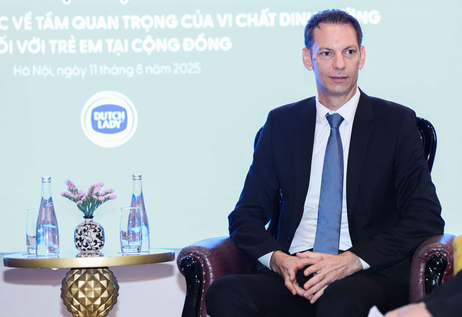 Ông Russell Lipchin, Tổng Giám đốc FrieslandCampina Việt Nam, cam kết mang đến những giải pháp dinh dưỡng thiết thực, chung tay giải quyết tình trạng thiếu vi chất của trẻ em Việt Nam. dutch-lady-0-1.jpg