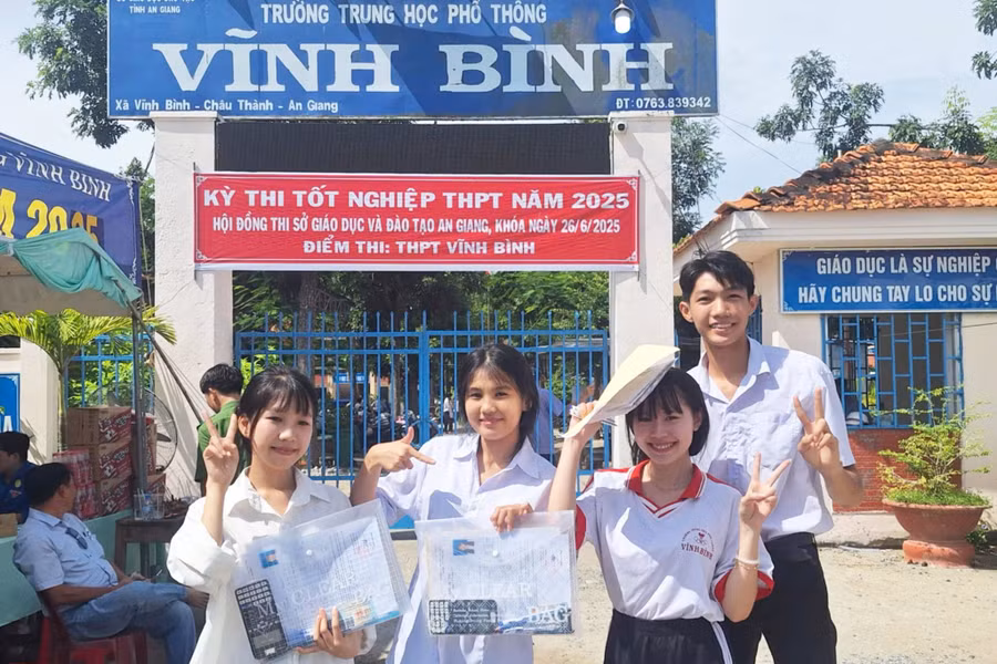 Thí sinh tỉnh An Giang tham gia Kỳ thi tốt nghiệp THPT năm 2025. Ảnh: Trọng Nhân.