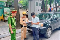 Ảnh: Lực lượng chức năng ra quân đảm bảo an toàn giao thông.