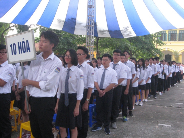 Chững chạc những học sinh kế thừa truyền thống Trường Bưởi - Chu Văn An.