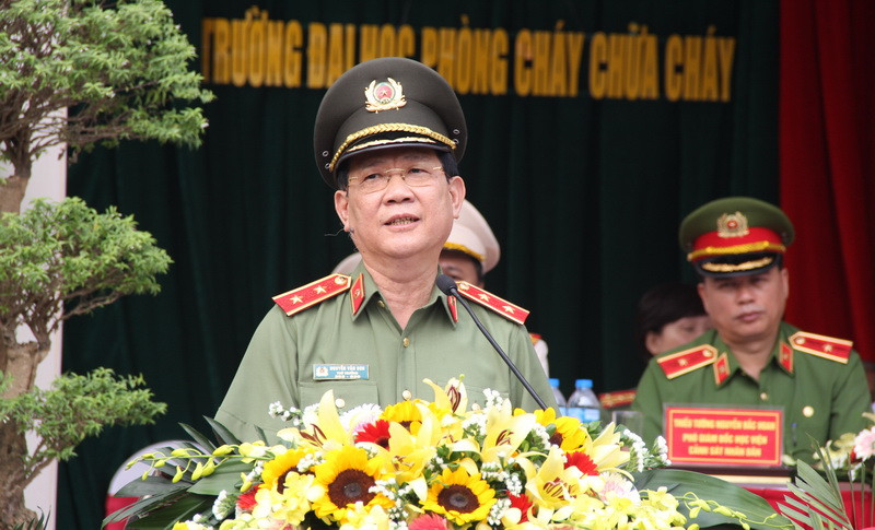 Trung tướng Nguyễn Văn Sơn - Thứ trưởng Bộ Công an phát biểu tại lễ khai giảng.