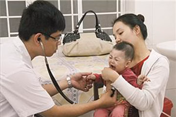 Chăm sóc trẻ bị viêm đường hô hấp thế nào cho đúng?