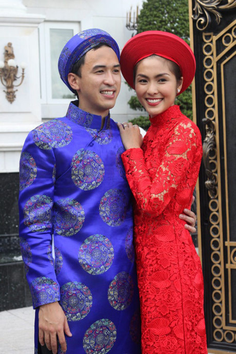 Áo dài đỏ ngày ăn hỏi khiến người ta phải nhớ mãi của sao Việt - Ảnh 3 Ao dai do ngay an hoi khien nguoi ta phai nho mai cua sao Viet - Anh 3