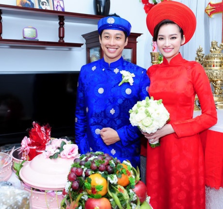 Áo dài đỏ ngày ăn hỏi khiến người ta phải nhớ mãi của sao Việt - Ảnh 10 Ao dai do ngay an hoi khien nguoi ta phai nho mai cua sao Viet - Anh 10