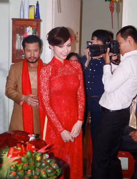 Ao dai do ngay an hoi khien nguoi ta phai nho mai cua sao Viet - Anh 11