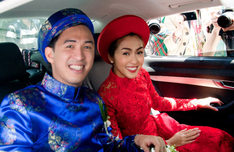 Áo dài đỏ ngày ăn hỏi khiến người ta phải nhớ mãi của sao Việt - Ảnh 4 Ao dai do ngay an hoi khien nguoi ta phai nho mai cua sao Viet - Anh 4