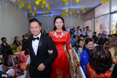 Áo dài đỏ ngày ăn hỏi khiến người ta phải nhớ mãi của sao Việt - Ảnh 7 Ao dai do ngay an hoi khien nguoi ta phai nho mai cua sao Viet - Anh 7
