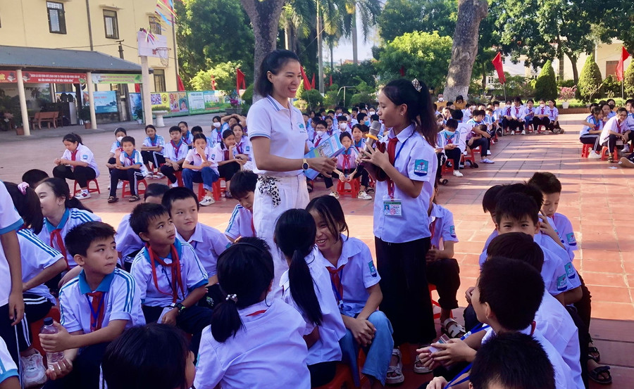 Học sinh Trường THCS Hợp Tiến tham gia giao lưu tại buổi truyền thông, giáo dục về phòng, chống tác hại của thuốc lá. Học sinh Trường THCS Hợp Tiến tham gia giao lưu tại buổi truyền thông, giáo dục về phòng, chống tác hại của thuốc lá.