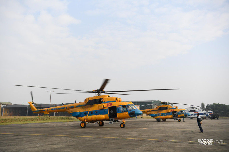 Đây là màn tổng duyệt để chuẩn bị cho buổi bay biểu diễn chính thức tại Triển lãm Quốc phòng quốc tế Việt Nam 2022 vào ngày 8/12 tới đây. Đây là màn tổng duyệt để chuẩn bị cho buổi bay biểu diễn chính thức tại Triển lãm Quốc phòng quốc tế Việt Nam 2022 vào ngày 8/12 tới đây.