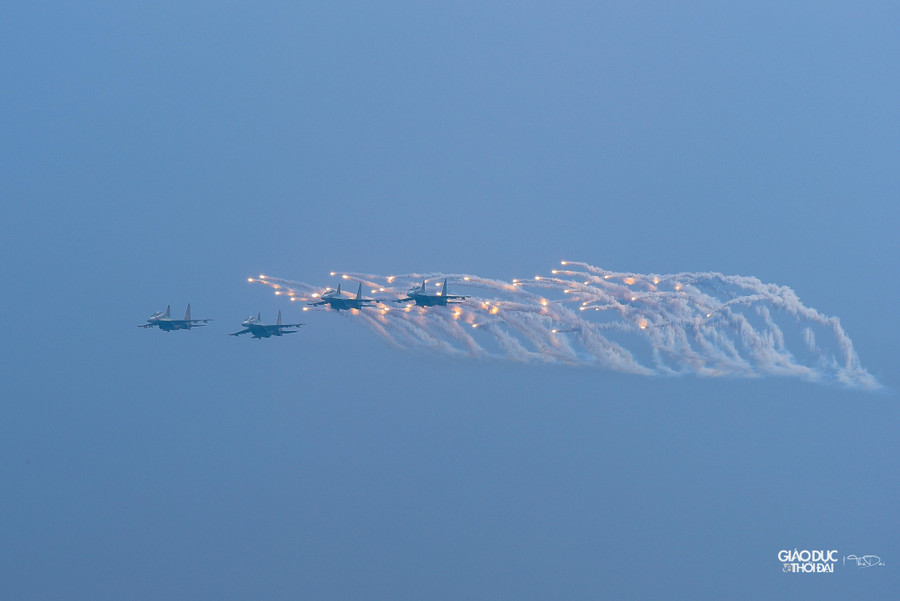 Triển lãm Quốc phòng quốc tế Việt Nam 2022 do Bộ Quốc phòng Việt Nam chủ trì tổ chức, dự kiến sẽ diễn ra tại khu vực sân bay Gia Lâm, Hà Nội, từ 8-10/12. Triển lãm Quốc phòng quốc tế Việt Nam nhằm giúp các nhà sản xuất trong nước và các nhà cung cấp hàng đầu thế giới giới thiệu các hệ thống trang bị, vũ khí, kỹ thuật tiên tiến nhất. Triển lãm Quốc phòng quốc tế Việt Nam 2022 do Bộ Quốc phòng Việt Nam chủ trì tổ chức, dự kiến sẽ diễn ra tại khu vực sân bay Gia Lâm, Hà Nội, từ 8-10/12. Triển lãm Quốc phòng quốc tế Việt Nam nhằm giúp các nhà sản xuất trong nước và các nhà cung cấp hàng đầu thế giới giới thiệu các hệ thống trang bị, vũ khí, kỹ thuật tiên tiến nhất.