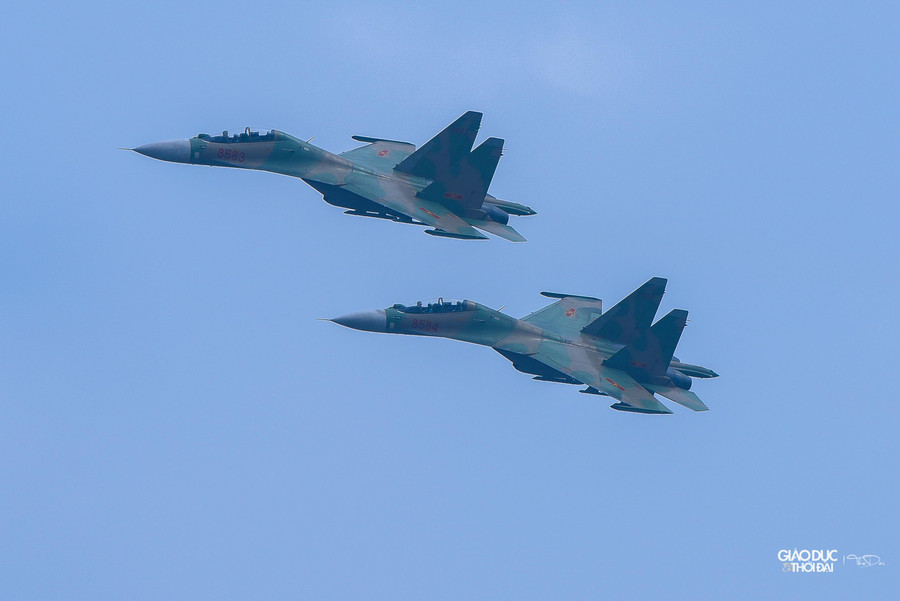 Điểm nhấn của buổi tập là những chiếc Su-30MK2 hiện đại nhất của lực lượng Không quân, Quân đội Nhân dân Việt Nam. Điểm nhấn của buổi tập là những chiếc Su-30MK2 hiện đại nhất của lực lượng Không quân, Quân đội Nhân dân Việt Nam.