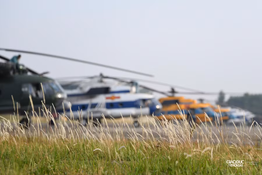 Buổi hợp luyện ngày 22/11 có sự góp mặt của đơn vị trực thăng thuộc Trung đoàn Không quân 916 (Hòa Lạc, Hà Nội).