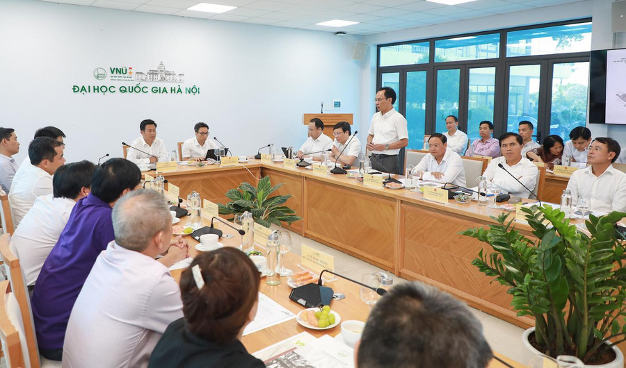 Thứ trưởng Bộ GD&ĐT Hoàng Minh Sơn phát biểu ý kiến tại buổi làm việc. Thứ trưởng Bộ GD&ĐT Hoàng Minh Sơn phát biểu ý kiến tại buổi làm việc.