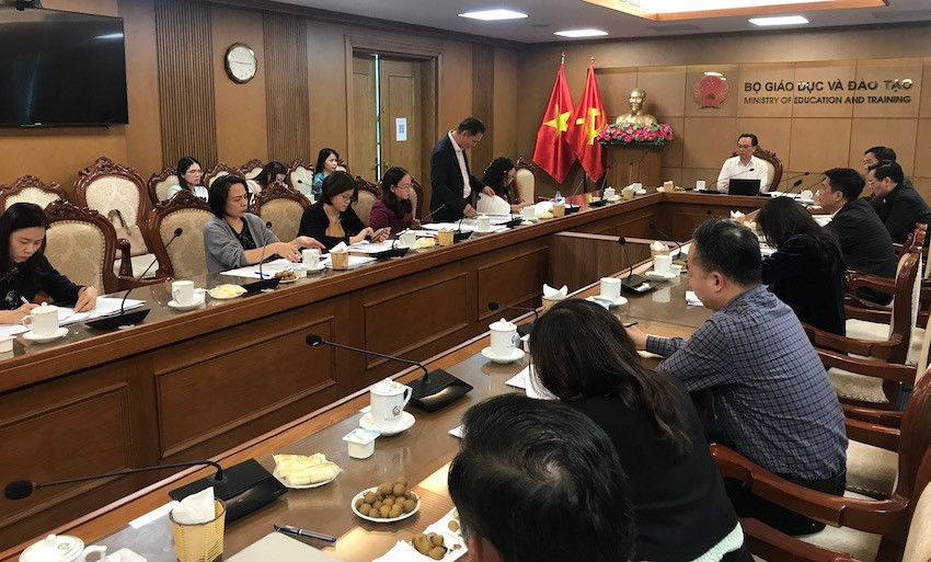 Đại diện các bộ, ngành phát biểu ý kiến tại cuộc họp. Đại diện các bộ, ngành phát biểu ý kiến tại cuộc họp.