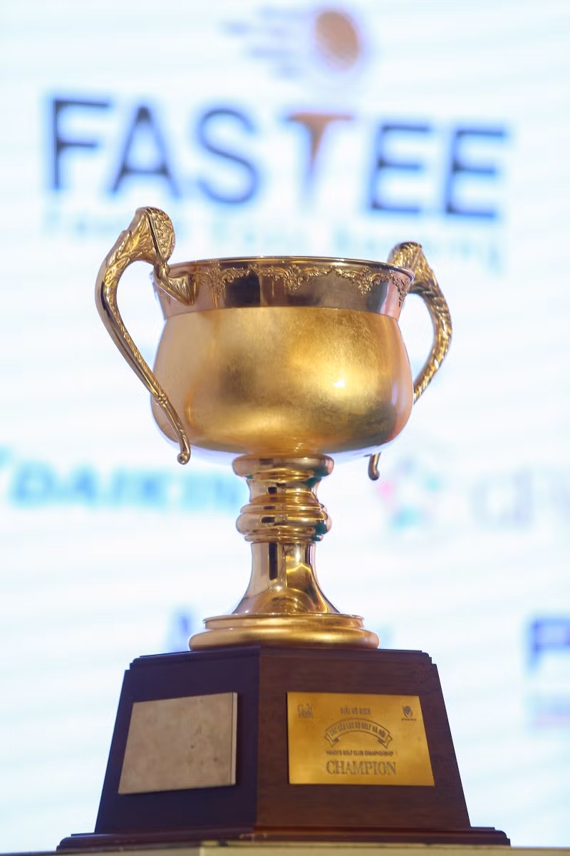 Chiếc Cup vô địch CLB Golf Hà Nội lần thứ 4- Fastee Cup.