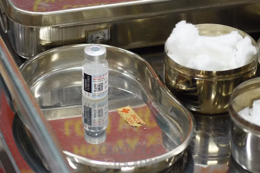 Chùm ảnh: Những học sinh dưới 12 tuổi đầu tiên ở Hà Nội được tiêm vắc xin Covid-19 ảnh 10