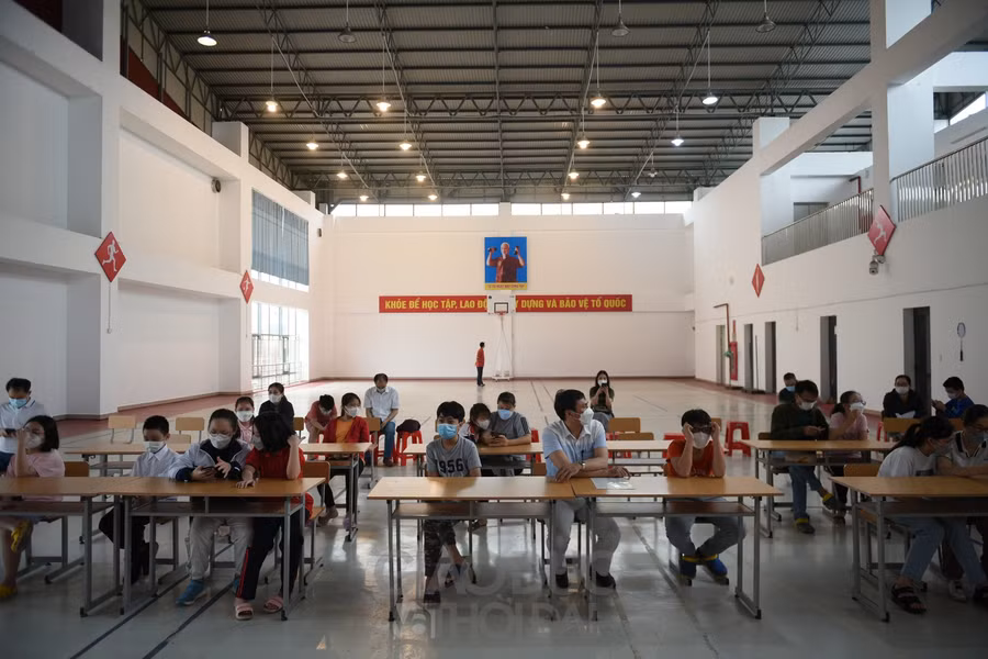 Chùm ảnh: Những học sinh dưới 12 tuổi đầu tiên ở Hà Nội được tiêm vắc xin Covid-19 ảnh 13