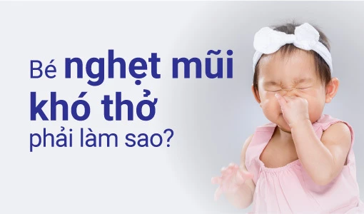 Bé bị nghẹt mũi khó thở xuất phát từ nhiều nguyên nhân khác nhau