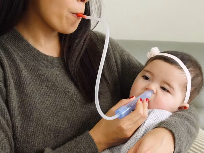Hút mũi cho trẻ sẽ giúp bé thông mũi dễ thở hơn